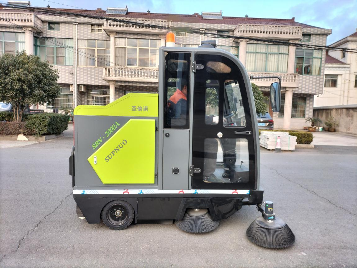 黄南龙马清扫车